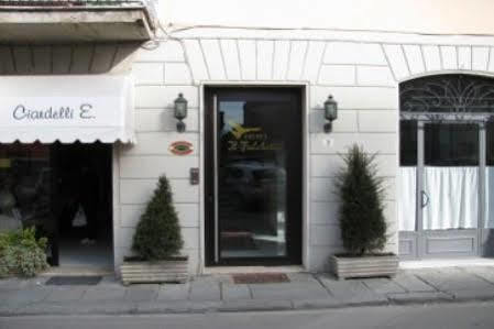 Hotel Il Falchetto Pontedera Exterior photo